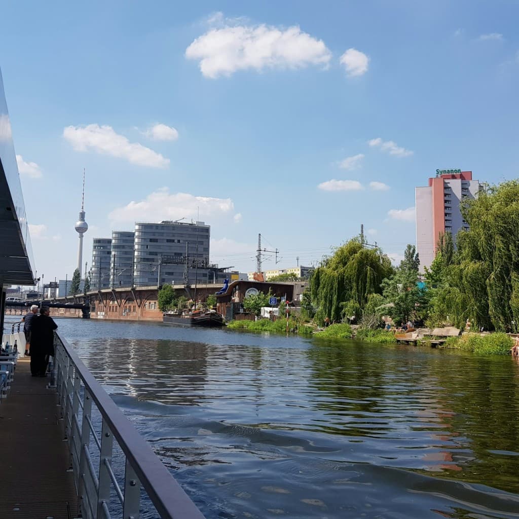 Berlin: 1-Hr Historical Sighseeing Cruise from Friedrichstraße