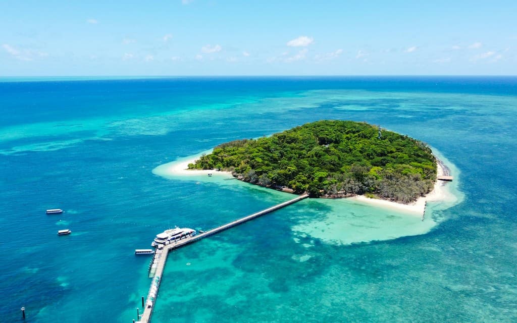 Cairns to Green Island Full Day Cruise with Activity Upgrades (Full Day Cruise with Semi-Submarine + Buffet Lunch)