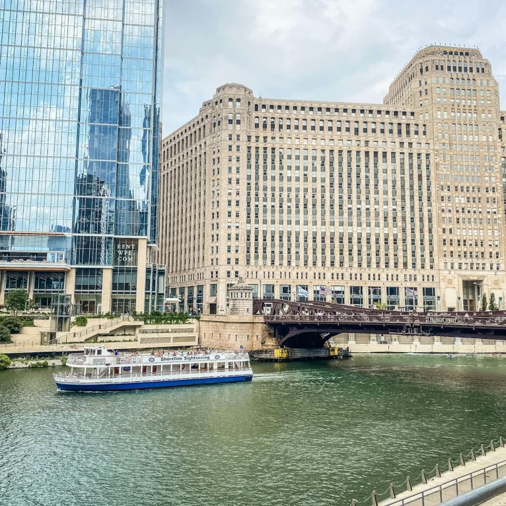 Chicago: Architecture River Cruise from Michigan Avenue