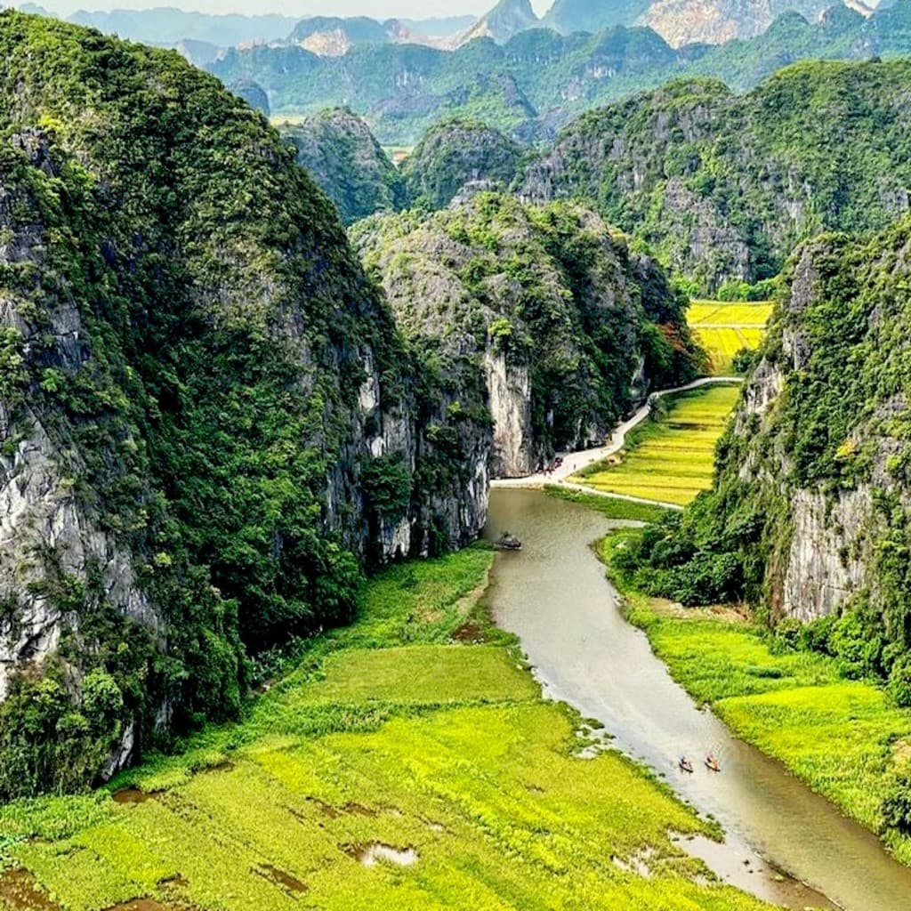 Ninh Binh, Hoa Lu, Tam Coc & Mua Cave: Guided Tour from Hanoi + Lunch
