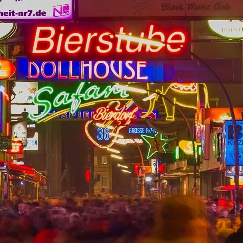 Reeperbahn Hamburg: Guided Tour with Drink