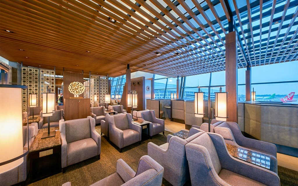 Saphire Plaza Premium Lounge Access at Jakarta International Airport: International Departures, Terminal 3 (3 Hours)