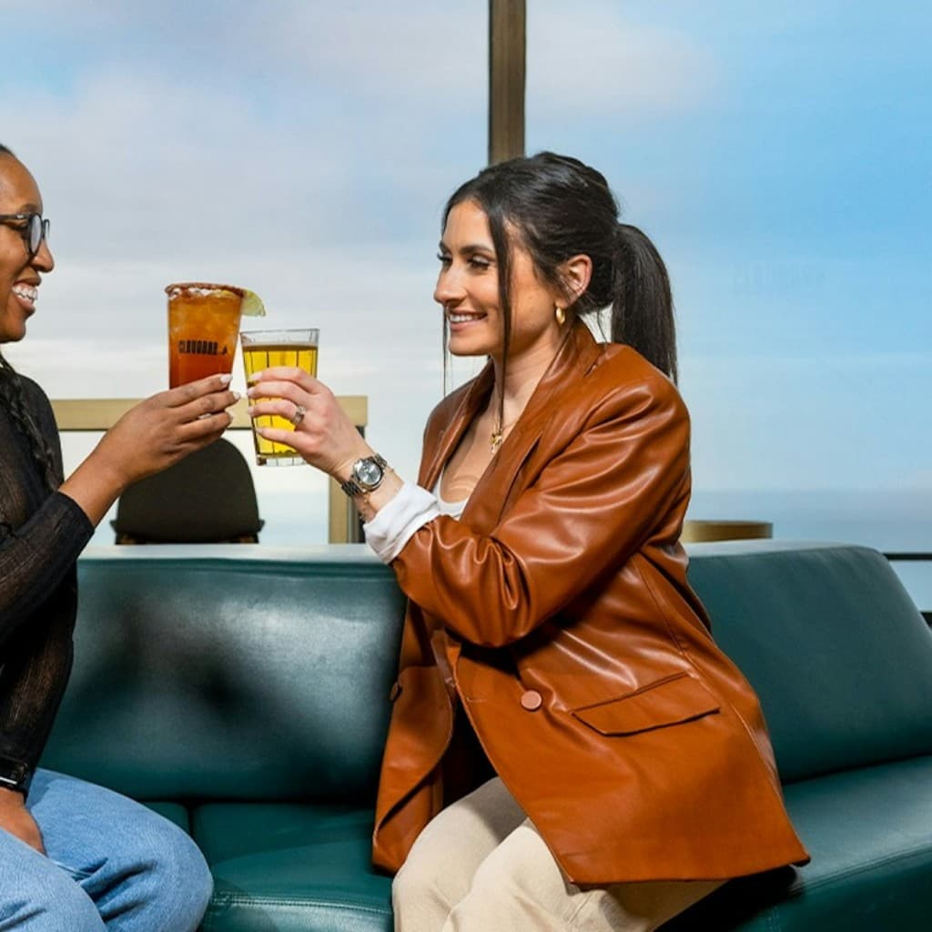 360 CHICAGO: Sip and View