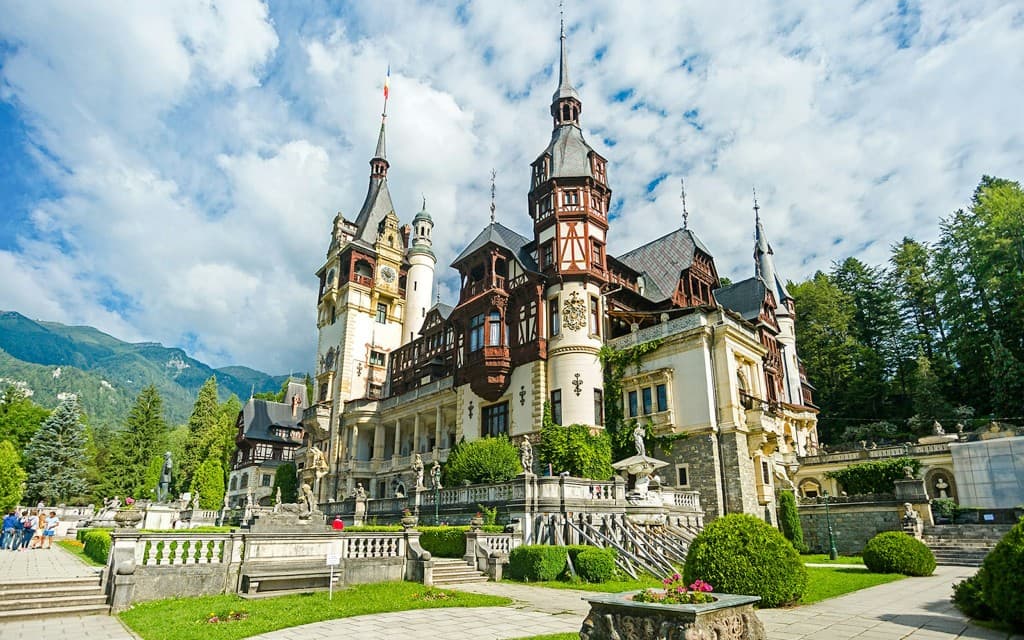 From Bucharest: Peles Castle, Bran Castle & Cantacuzino Castle ('Wednesday Castle') Tour
(Multilingual Audio Guided Tour)