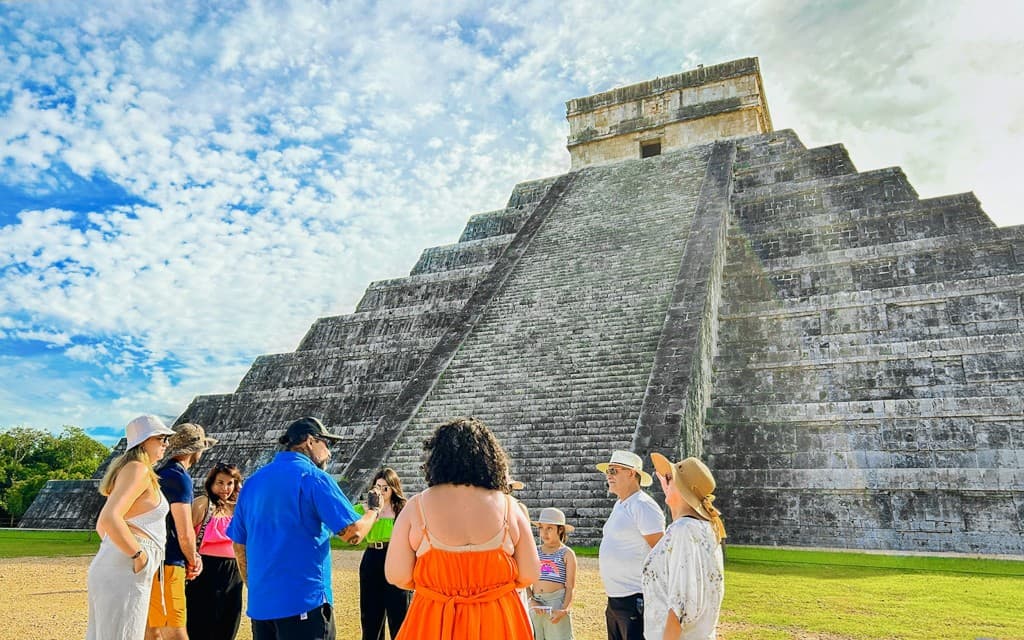 From Cancún: Chichén Itzá, Cenote & Valladolid Tour (Tour with Meeting Point Cancún without Buffet)