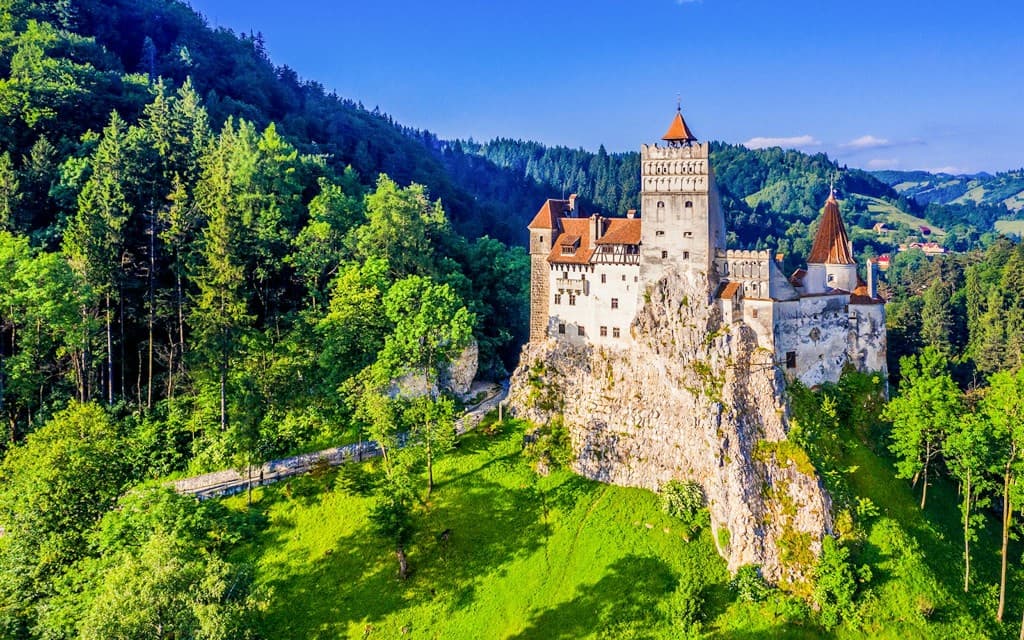 From Bucharest: Bran Castle, Peles Castle & Brasov Full-Day Guided Tour with Castles Audio Guide
(English Guided Tour with Castles Audio Guide)