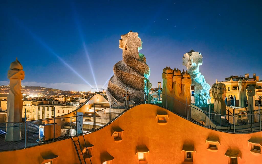 La Pedrera-Casa Milà Night Guided Tour (Night Guided Tour in Spanish)