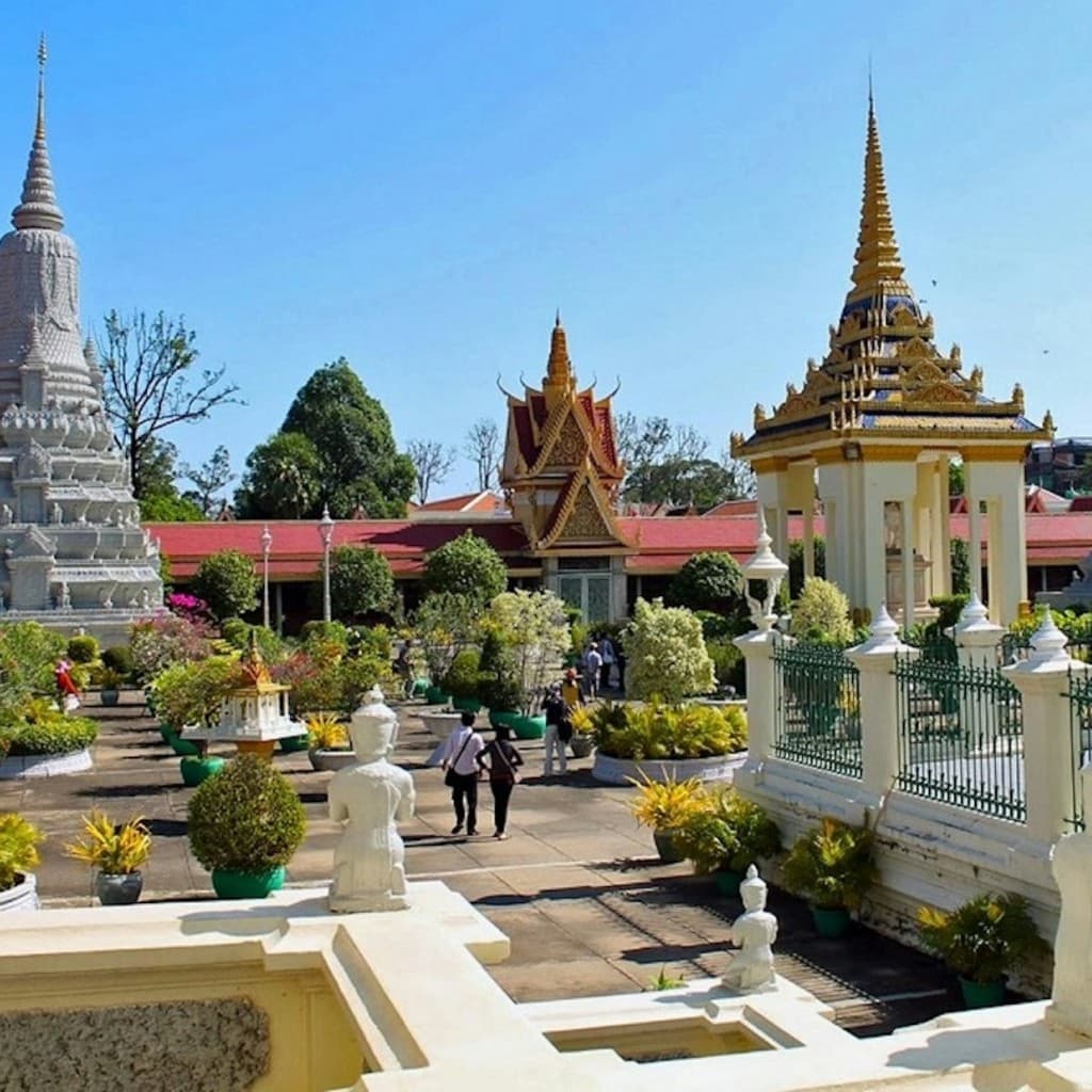 Phnom Penh: Guided Tour + Transport