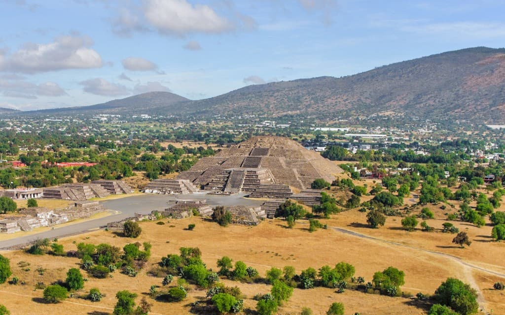 Teotihuacán Skip-the-Line Entry (Teotihuacan, Guadalupe Shrine & Tlatelolco Full-Day Tour)